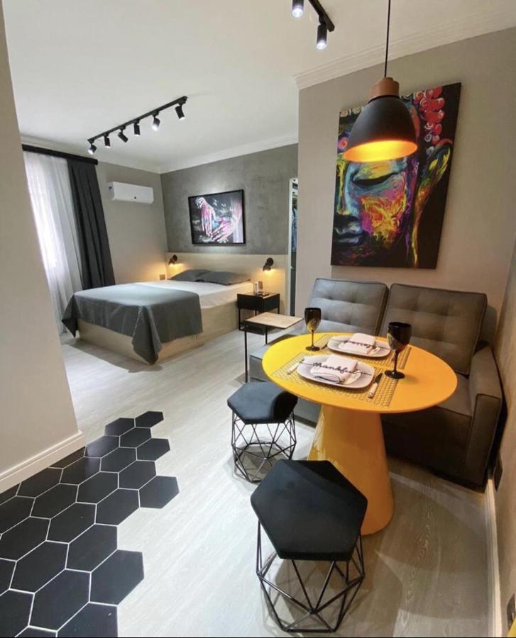 Studio moderno - Jardins: Cama Queen, Ar e Garagem São Paulo Buitenkant foto