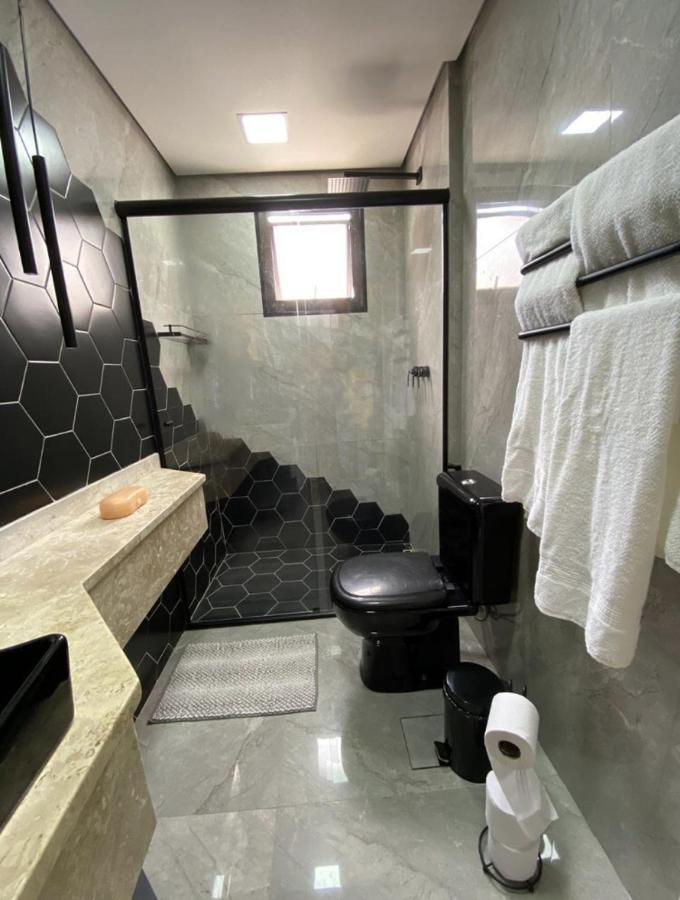 Studio moderno - Jardins: Cama Queen, Ar e Garagem São Paulo Buitenkant foto